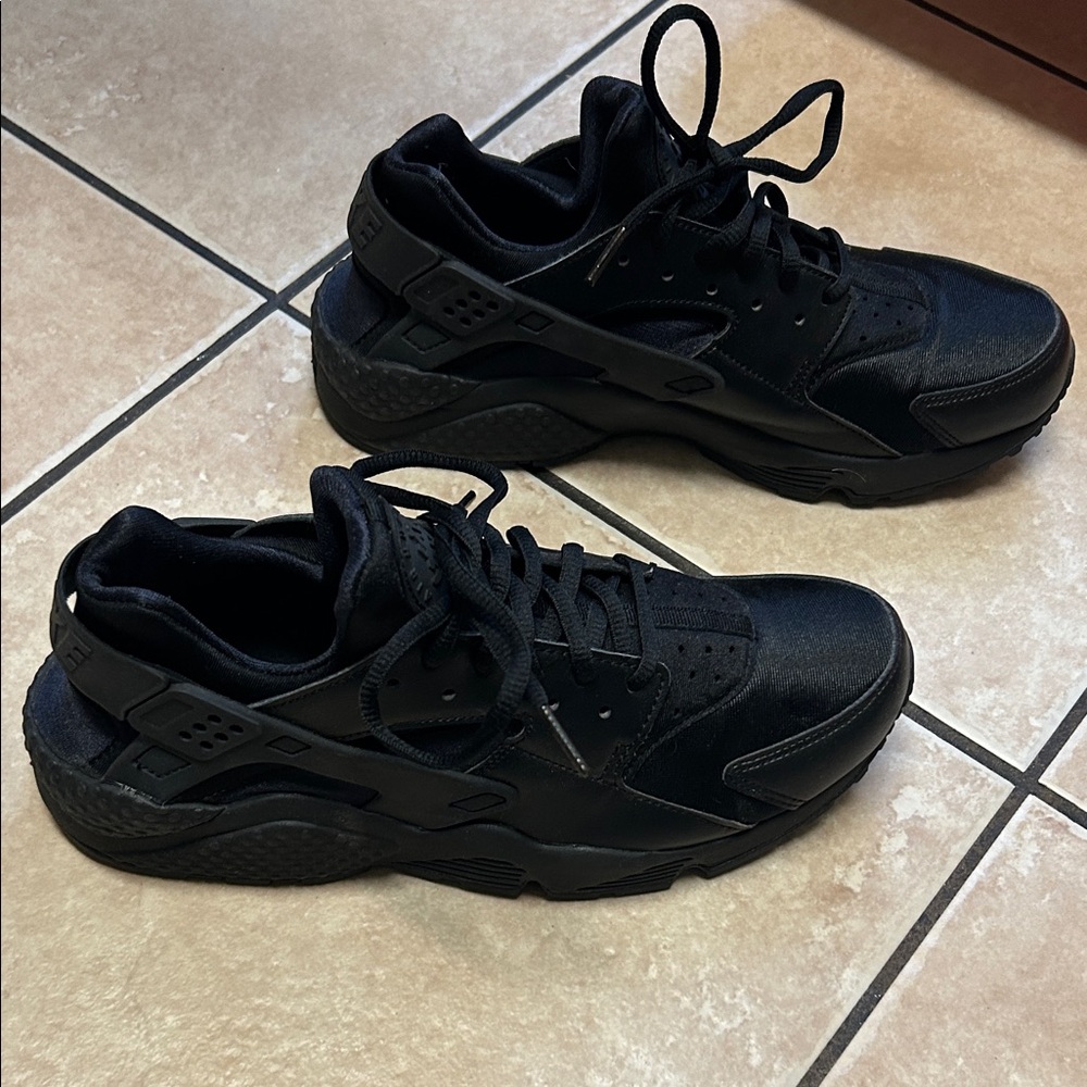Nike women’s Air Huarache Run sneaker Black size 9.5 - Picture 4 of 9
